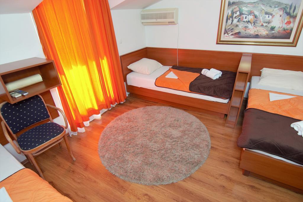 And Gaga 2 Bed & Breakfast 3*